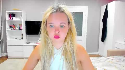 miss__selena online show from September 11, 5:46 pm