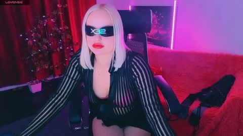 miss_alice_silver online show from May 24, 4:23 pm
