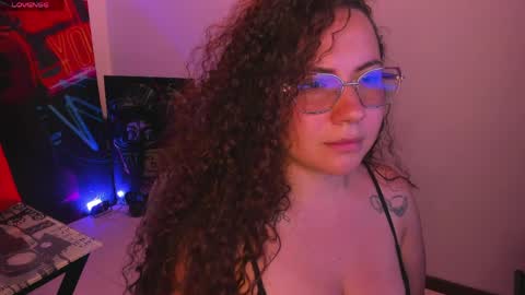 Snapshot of miss_alisse chatting on April 2, 6:44 am miss_alisse online show from April 2, 6:44 am