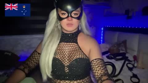 Call me  Miss Antonette  online show from May 28, 12:30 am