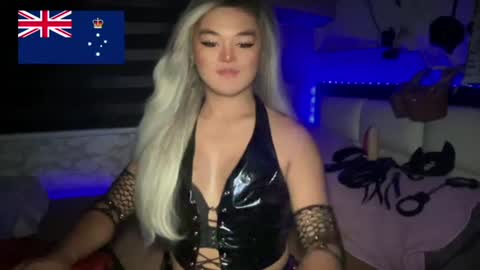 Snapshot of miss_antonette_xxx chatting on June 24, 8:08 pm Call me Miss Antonette online show from June 24, 8:08 pm