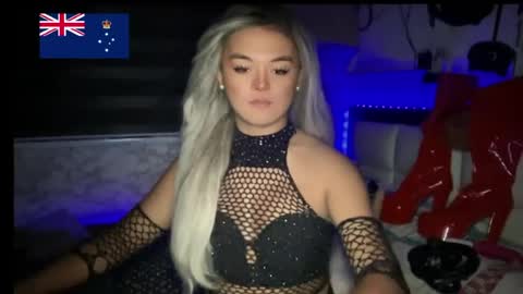 Snapshot of miss_antonette_xxx chatting on July 11, 10:11 pm Call me Miss Antonette online show from July 11, 10:11 pm