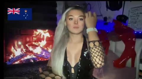 Snapshot of miss_antonette_xxx chatting on July 16, 2:28 am Call me Miss Antonette online show from July 16, 2:28 am
