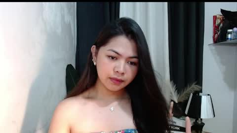 Briella online show from April 7, 2:28 pm