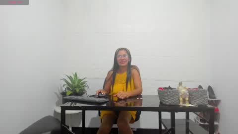 Snapshot of miss_clarepocahose chatting on June 13, 1:36 am Clare PocaHose online show from June 13, 1:36 am