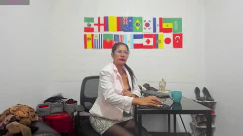 Snapshot of miss_clarepocahose chatting on June 16, 12:46 am Clare PocaHose online show from June 16, 12:46 am