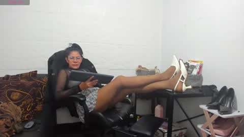 Snapshot of miss_clarepocahose chatting on July 9, 1:42 am Clare PocaHose online show from July 9, 1:42 am