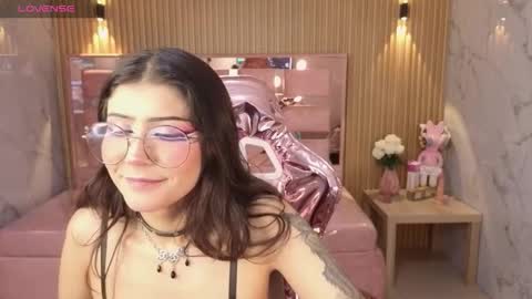 Snapshot of miss_devil_s chatting on February 21, 3:18 am miss_devil_s online show from February 21, 3:18 am