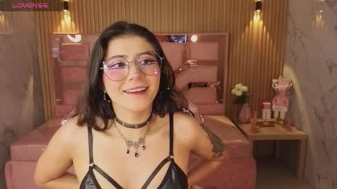 Snapshot of miss_devil_s chatting on March 6, 3:25 am miss_devil_s online show from March 6, 3:25 am