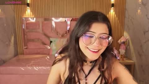 Snapshot of miss_devil_s chatting on March 8, 3:21 am miss_devil_s online show from March 8, 3:21 am