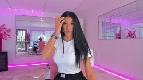 Snapshot of miss_diamond__ chatting on April 1, 7:31 am miss_diamond__ online show from April 1, 7:31 am