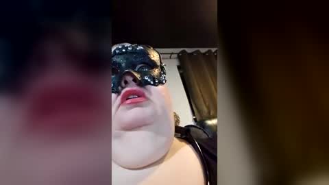 Snapshot of miss_ella_rose chatting on June 18, 3:29 am miss_ella_rose online show from June 18, 3:29 am