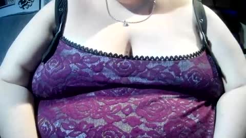 Snapshot of miss_ella_rose chatting on August 1, 2:11 am miss_ella_rose online show from August 1, 2:11 am