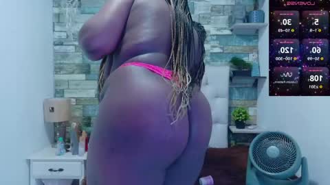 miss_evans_ online show from May 18, 1:39 pm