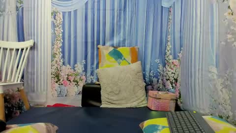 Snapshot of miss_flora chatting on May 2, 4:06 am Monica Patricia online show from May 2, 4:06 am