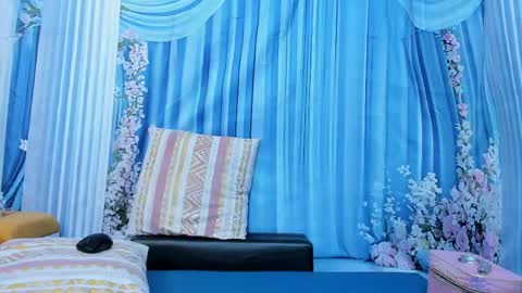 Snapshot of miss_flora chatting on June 2, 2:02 am Monica Patricia online show from June 2, 2:02 am