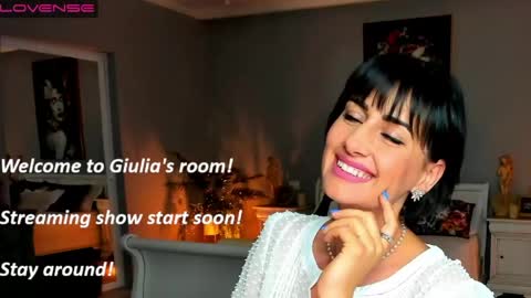 Snapshot of miss_giulia chatting on April 19, 8:55 pm Miss Giulia online show from April 19, 8:55 pm