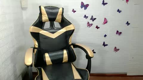 miss_jackilynxxx online show from May 3, 4:40 am