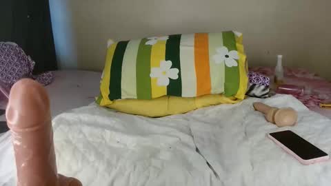 Snapshot of miss_kiiki chatting on April 13, 8:42 am miss_kiiki online show from April 13, 8:42 am