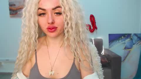 Snapshot of miss_kiten chatting on February 13, 10:00 pm miss_kiten online show from February 13, 10:00 pm