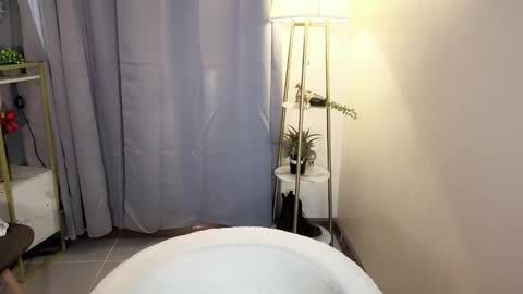 Snapshot of miss_kyrstyn chatting on April 21, 8:44 pm miss_kyrstyn online show from April 21, 8:44 pm