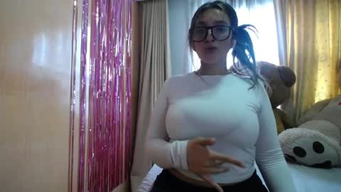 lilieth  online show from May 1, 4:33 pm
