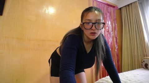 lilieth  online show from May 4, 2:13 pm