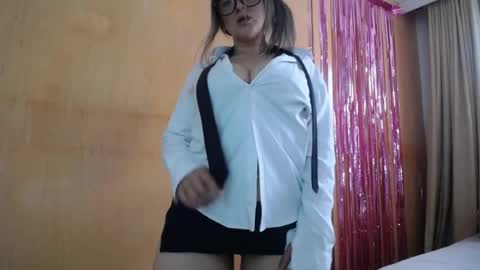 lilieth  online show from July 27, 4:03 pm