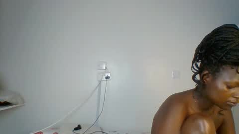 Snapshot of miss_lolah7 chatting on May 5, 12:46 pm miss_lolah7 online show from May 5, 12:46 pm