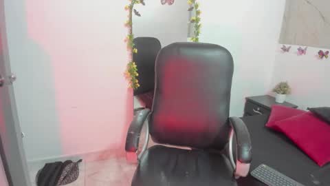 Snapshot of miss_luciferr chatting on March 3, 1:39 pm Luci online show from March 3, 1:39 pm