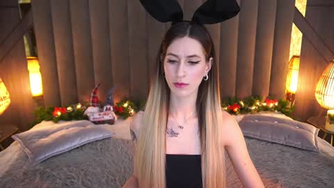 Snapshot of miss_martini chatting on December 30, 10:21 am online show from December 30, 10:21 am