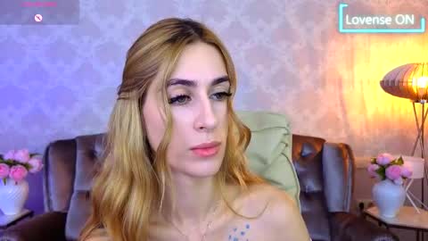 Snapshot of miss_martini chatting on October 23, 6:45 am online show from October 23, 6:45 am