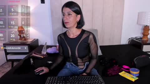 Snapshot of miss_milf_ chatting on February 24, 7:34 pm miss_milf_ online show from February 24, 7:34 pm