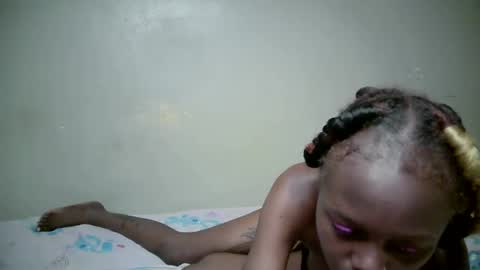 Snapshot of miss_pretty1 chatting on March 4, 10:05 pm miss_pretty1 online show from March 4, 10:05 pm