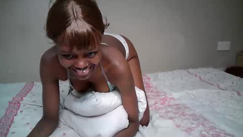 miss_pretty1 online show from March 25, 9:43 pm