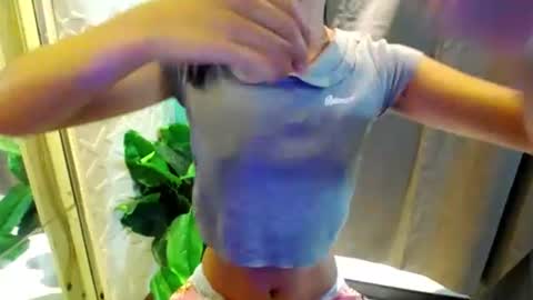Snapshot of miss_rona_xoxo chatting on March 8, 3:21 am Rona online show from March 8, 3:21 am