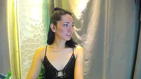 Snapshot of miss_rona_xoxo chatting on March 27, 1:33 am Rona online show from March 27, 1:33 am