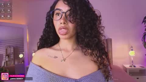 Amy Olivera online show from December 3, 1:09 pm