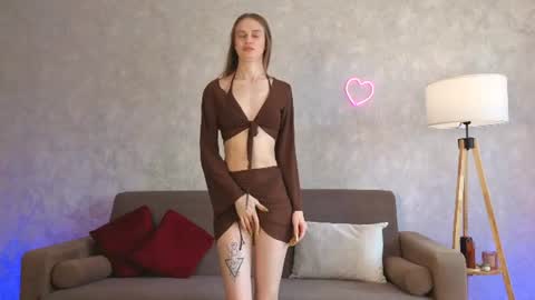 Snapshot of miss_spider chatting on July 14, 11:05 am Spider girl Help me reach 10 likes online show from July 14, 11:05 am