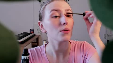 Snapshot of miss_strick chatting on April 7, 9:10 am Anneli online show from April 7, 9:10 am