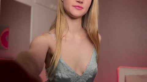 Snapshot of miss_sweetdream chatting on January 7, 1:03 pm Emily online show from January 7, 1:03 pm