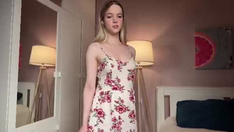 Snapshot of miss_sweetdream chatting on July 30, 11:48 pm Emily online show from July 30, 11:48 pm