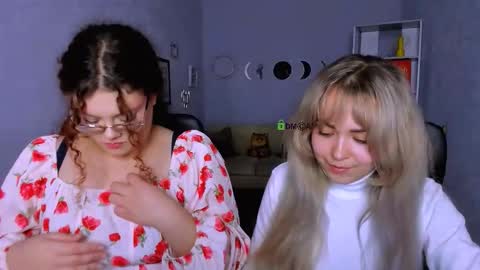 Snapshot of miss_toxic69 chatting on November 27, 2:08 pm miss_toxic69 online show from November 27, 2:08 pm