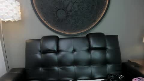 Vaiolette online show from March 10, 11:10 am