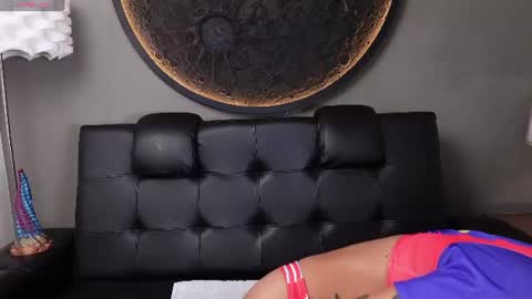 Vaiolette online show from June 9, 11:11 am