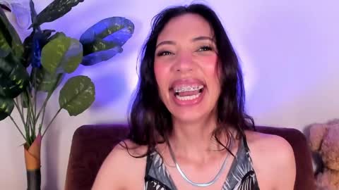 Miss Veronica online show from April 17, 1:25 pm