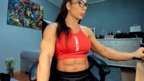 Alesyamuscledoll online show from November 29, 9:51 pm