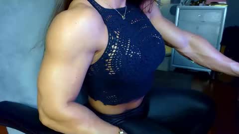 Alesyamuscledoll online show from April 13, 5:51 pm