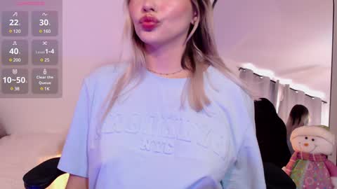 Snapshot of missblair12 chatting on December 18, 3:11 pm MissBlair online show from December 18, 3:11 pm