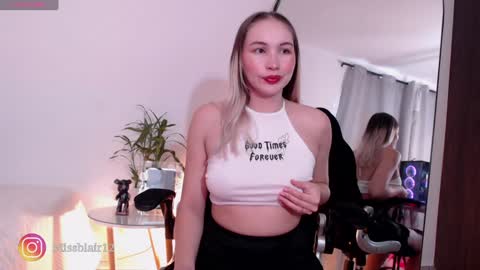 Snapshot of missblair12 chatting on December 30, 1:25 pm MissBlair online show from December 30, 1:25 pm